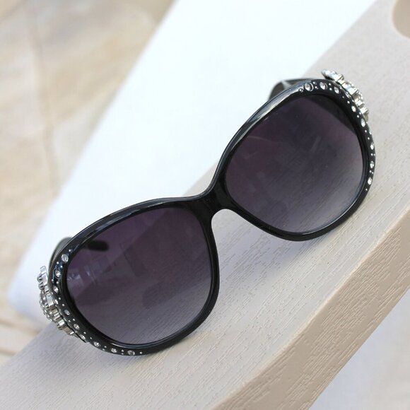 Montana West Sunglasses in Black w/Silver Swirl Flower Concho Accents main image 9